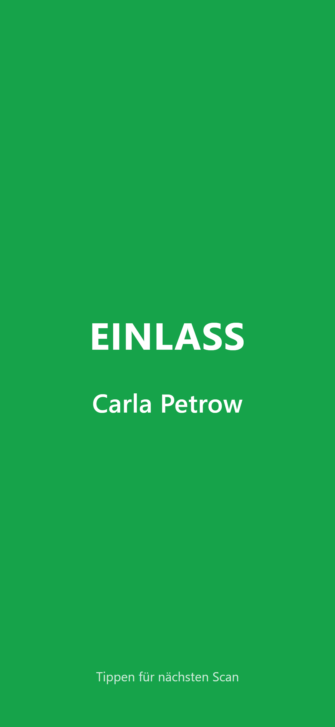 Der Einlass-Scanner nach einem Scan: grüner Vollbild-Treffer „EINLASS — Carla Petrow“